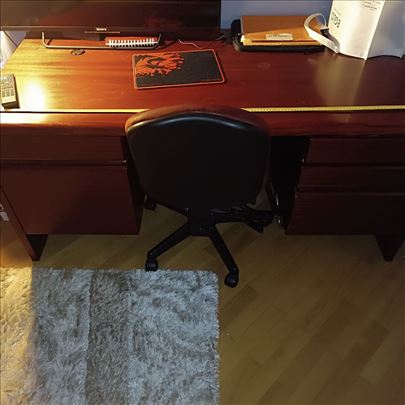 Pisaći direktorski sto, uvoz iz Amerike