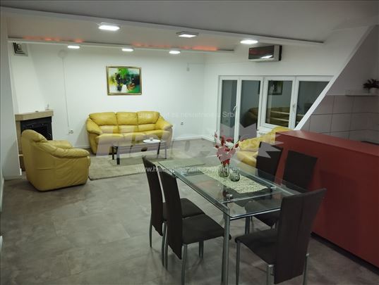 Savski trg 3,5 soban