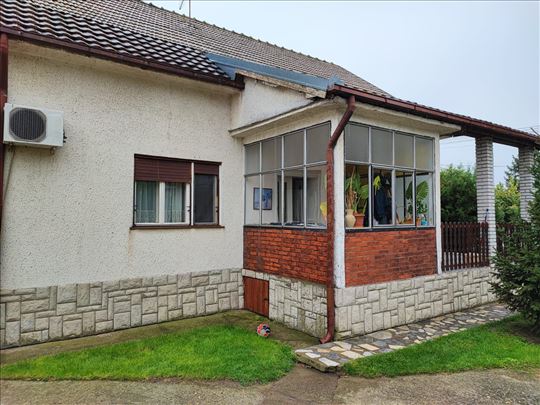 Šimanovci, kuća sa pomoćnim objektima, plac 40 ari