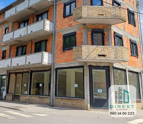 Tesla, lokal preko puta male pijace