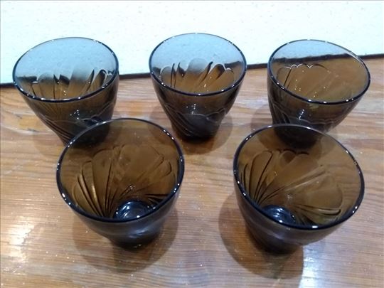 Crne dekorativne koktelske čaše