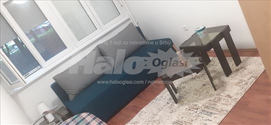 Garsonjera blizu Vukovog spomenika