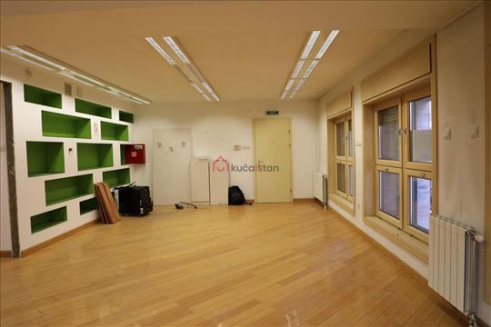 Jedinstvena prilika sa čak 4 garžna mesta