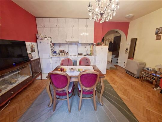 Komforan 1.5 uknjižen stan