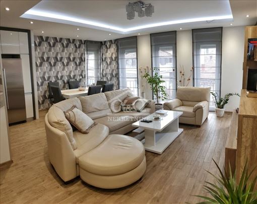 Komforan, luksuzno opremljen troiposoban stan na V