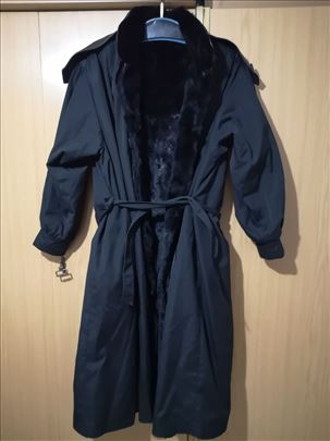 Mantil sa uloškom od finog mekanog krzna 