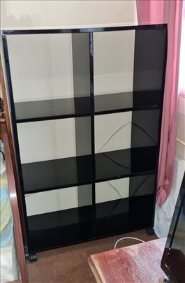 Drvena polica na točkiće 