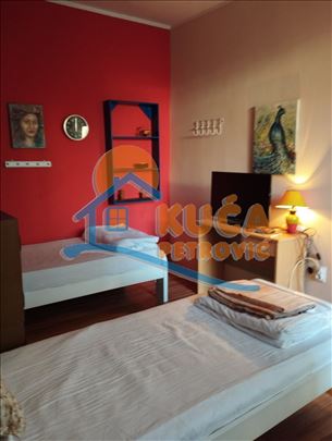 Izdaje se garsonjera u Duvaništu, 18m2!