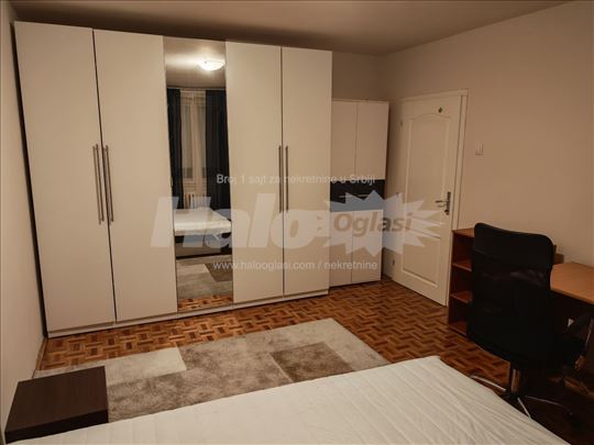 Izdaje se jednoiposoban, potpuno namesten stan