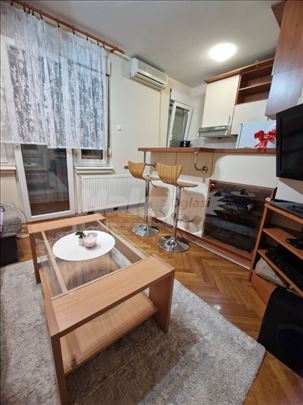 Izdaje se lepa garsonjera u Bore Prodanovica