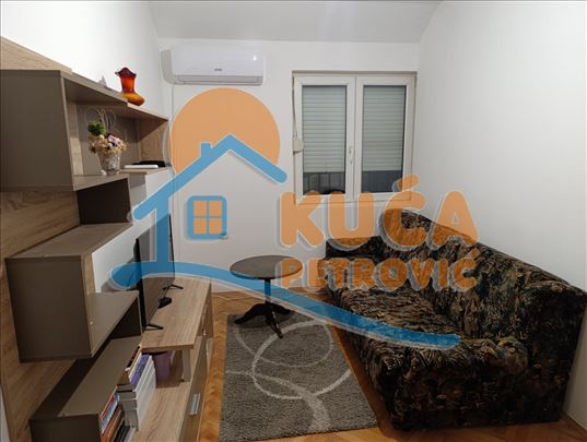 Izdaje se odličan stan kod Medicinskog fakulteta,