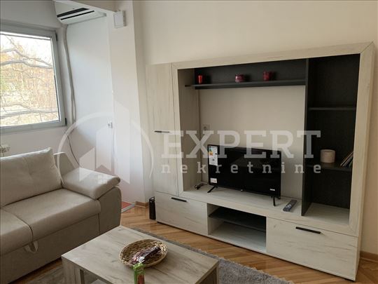 Izdaje se stan kod Medicinskog fakulteta!