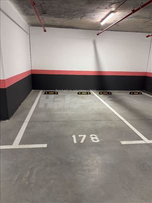 Izdajem parking mesto