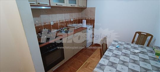 Izdajem stan u centru Kragujevca 