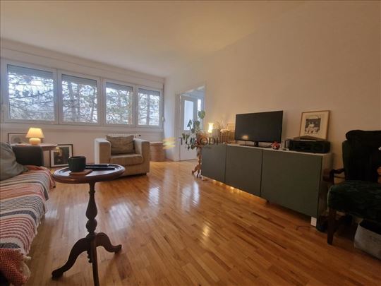 Moderan i renoviran stan kod bivše Juge