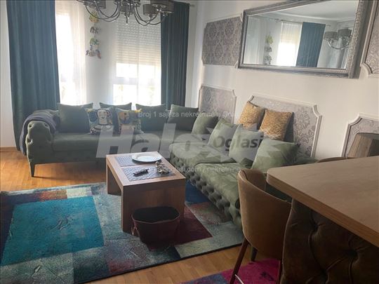 Savada,prelep stan 40 m2 sa parking mestom,