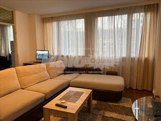 Stan u Ustaničkoj, Šumice, free parking