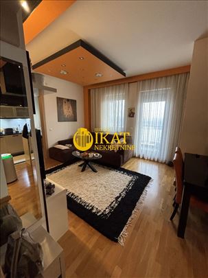 Inđija, trosoban stan u centru 68m2