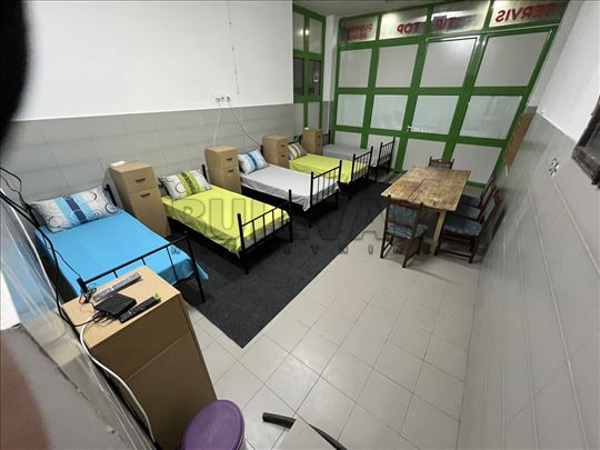 Izdaje se smeštaj za radnike, 50m2 može se izdati 