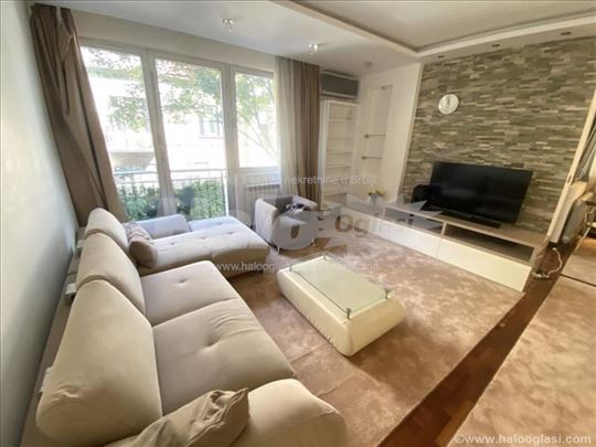 Izdaje se Trosoban stan Skender Begova Dorcol