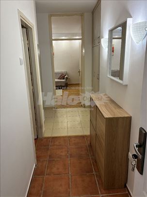 Izdajem prostran stan kod Starog Merkatora