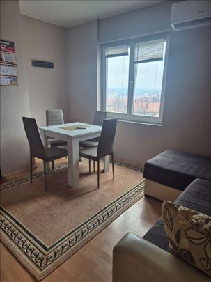 Jednosoban namesten stan u Koloniji