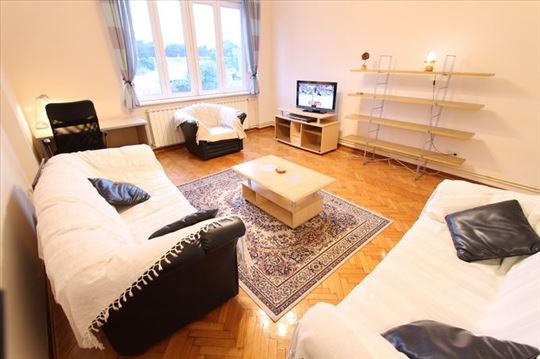 Lep stan kod bazena Tašmajdan, ID 2955