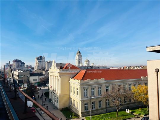 Na prodaju stan u strogom centru grada 