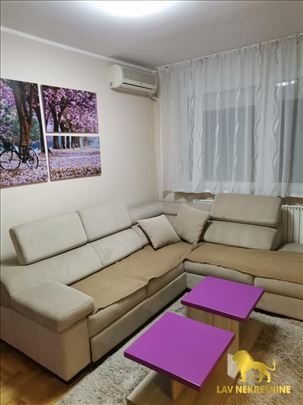 Namesten dvoiposoban stan, Grbavica - Bulevar