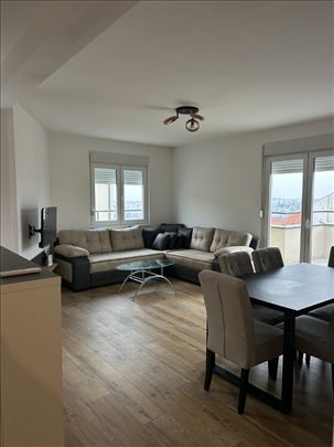 Nova zgrada, velika terasa sa lepim pogledom