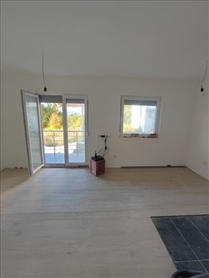 Novogradnja, svetao, trosoban, uknjižen