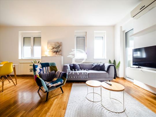 Porodičan stan na Autokomandi u mirnoj ulici, 70m2