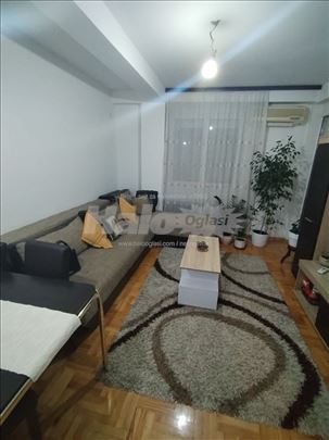 Predajem jednoiposoban Stan 38 m2 u blizini Čaira 
