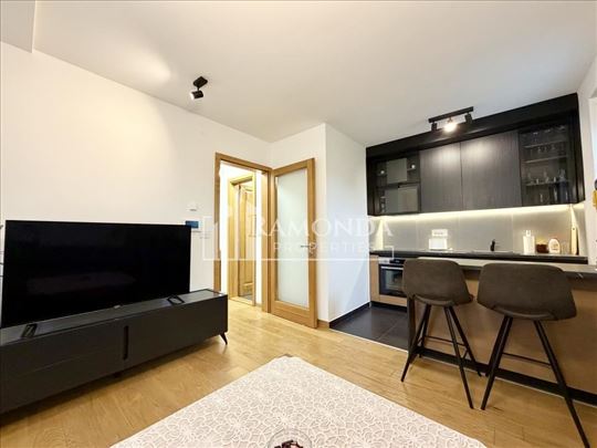 Prodaja modernog 2.0 stana na Ledinama sa parking 