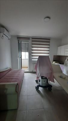 Prodaje se garsonjera u blizini Nove pijace