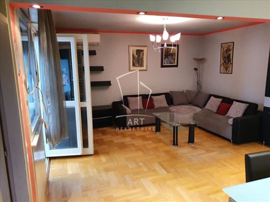 Svetao i lep stan na odličnoj lokaciji ID#13350