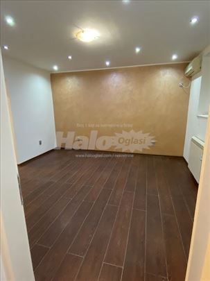 TOPOLSKA 2,5soban sa parking mestom