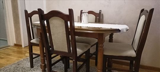 Trpezarijski sto i stolice