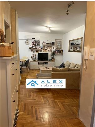 Dvoiposoban stan na Detelinari