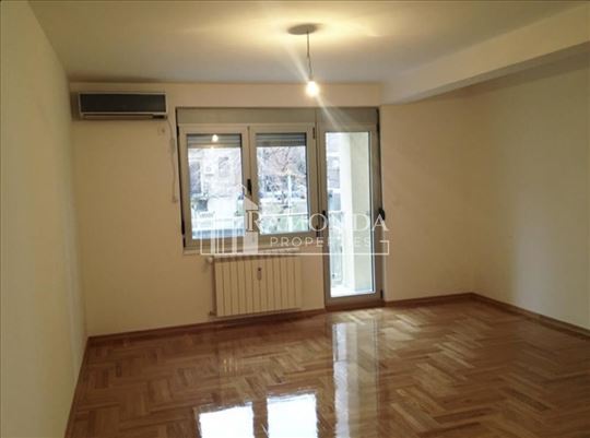 Prodaja, Dvosoban stan, Dimitrija Tucovica, Zvezda