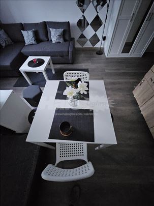 Garsonjera 17 oktobra namestena