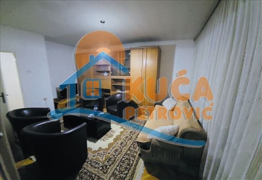 Izdaje se odličan trosoban stan u Duvaništu, 100m2