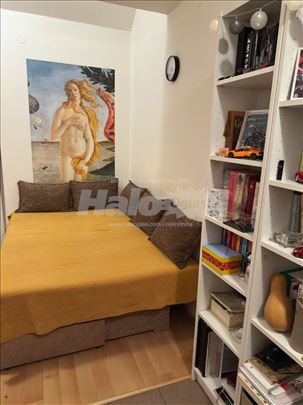 Izdajem prelep stan ,27m Zemun Altina ,310eur