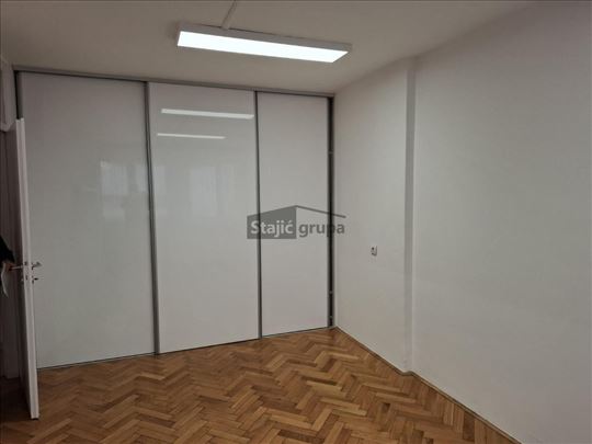 Izuzetana lokacija, odličan