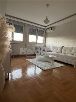 Kompletno renoviran, topao i opuštajući stan 