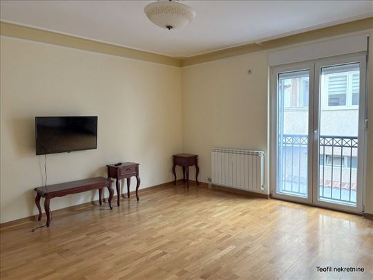 Lekino brdo 69+fb noviji , sa garažnim mestom