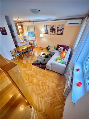 Lep sunčan trosoban dupleks u centru Banovog brda