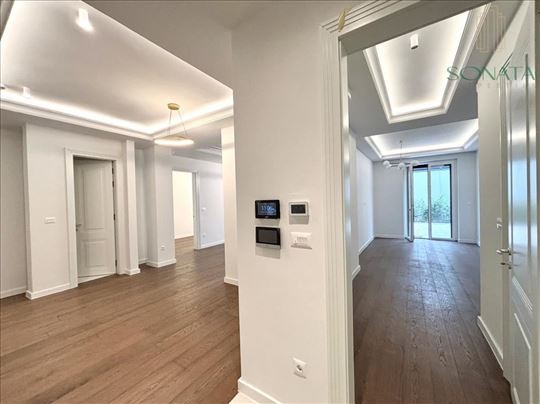 Moderan stan sa dvorištem, Old Town Regency