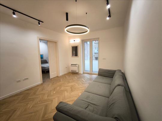 Moderano adaptiran prostran stan