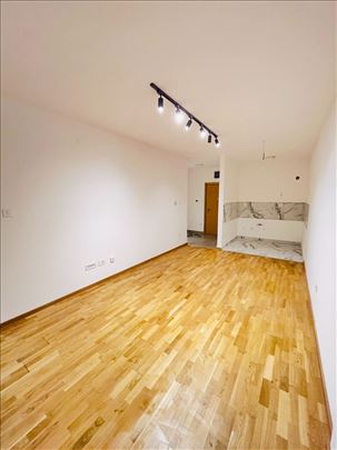 Nov, jednoiposoban stan, Square Garden,nova zgrada